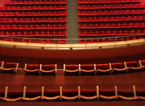 Diferents teatres de Barcelona ofereixen l’entrada gratuïta als acompanyants de persones amb discapacitat