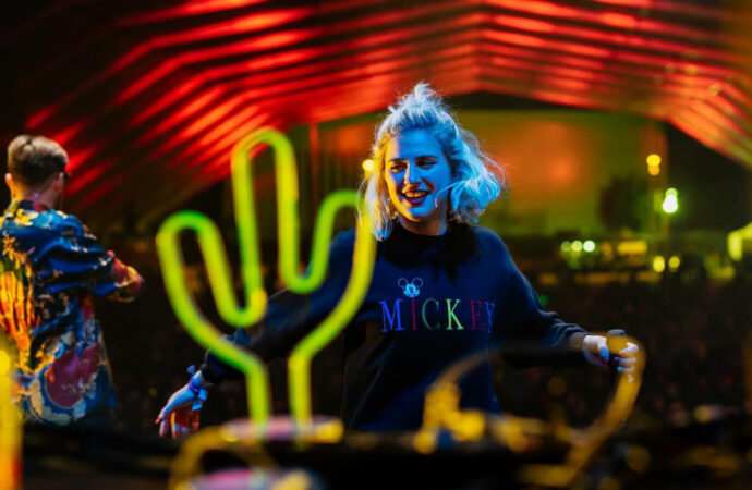 Cactus presenta Apega’t a mi amb Gava & Nico: reggaeton valencià que encén l’estiu