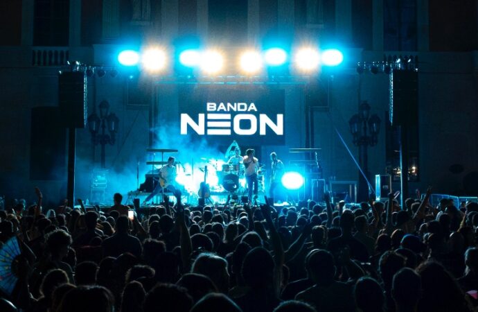 Banda Neon: de la festa major als hits virals