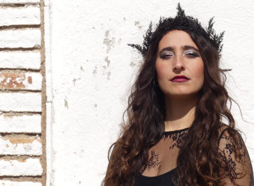 Marta Shanti estrena Fada Negra, una cançó sobre la mort, la memòria i el cicle de la vida