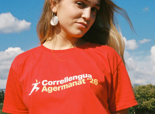 La Flama de la Llengua encén el Born: Una cimera del pop català per al Correllengua Agermanat