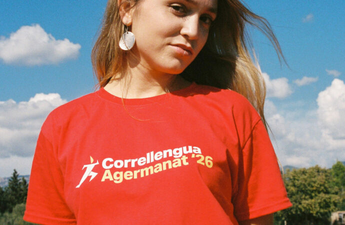 La Flama de la Llengua encén el Born: Una cimera del pop català per al Correllengua Agermanat