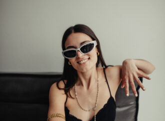 Gemma CB, la pianista que fa ballar el català a ritme de ‘timba’ i ‘salsa’