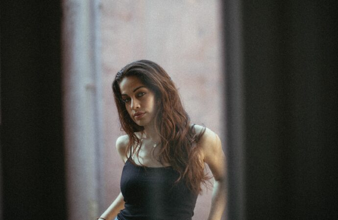 Mariona Escoda ens fa perdre el sentit comú amb “Digue-m’ho tu”