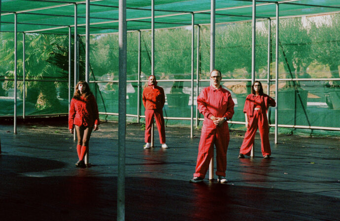 Sandré ens posa el “Pijama de fusta” a ritme de post-punk i humor negre