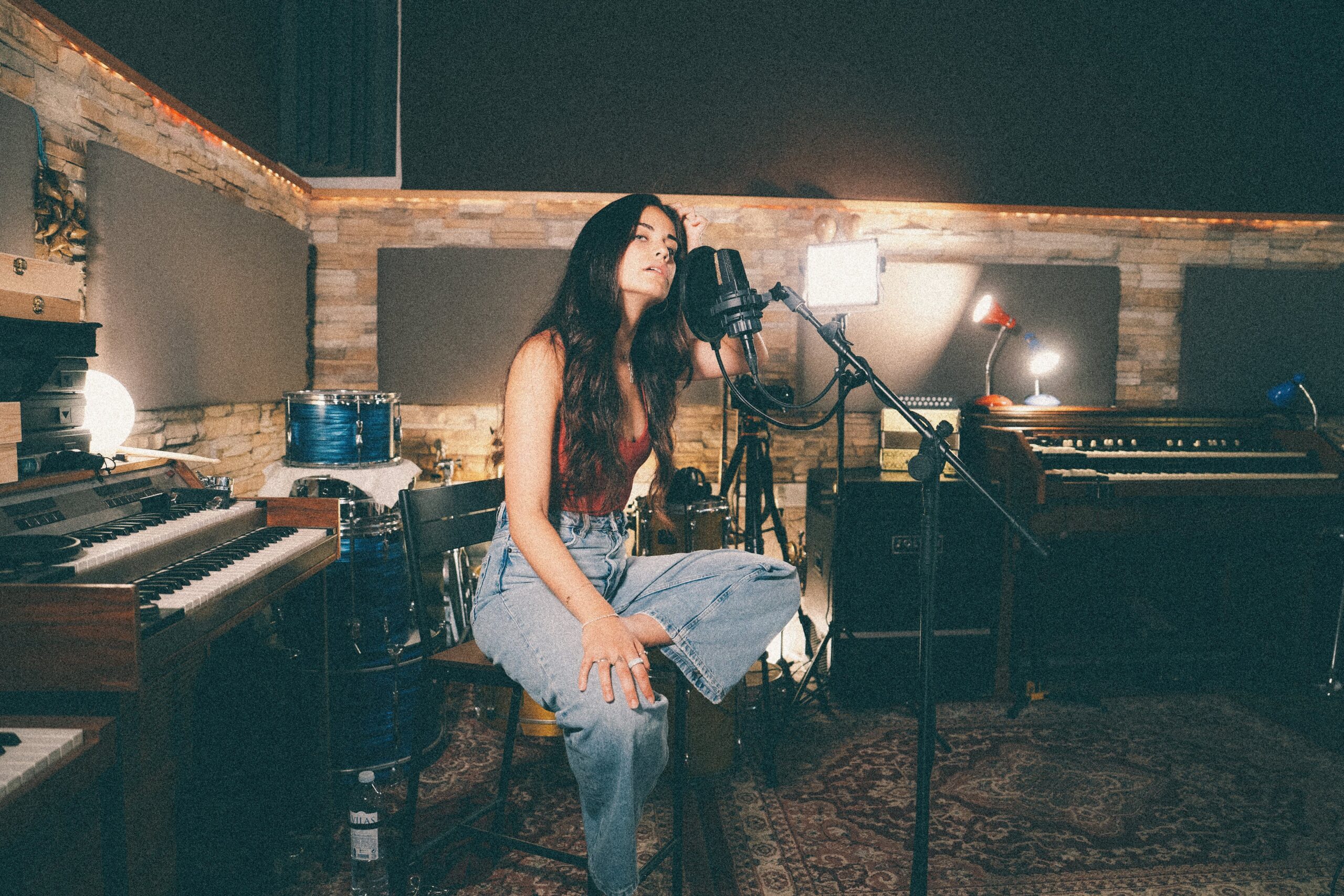 Mariona Escoda es despulla musicalment en el seu nou disc “En Acústic”