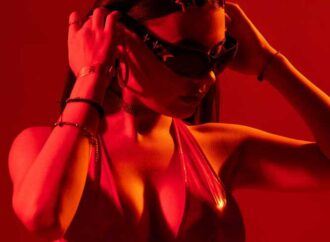 Xènia Páez debuta amb ‘Dis-me el que sents’, una aposta conceptual de pop electrònic i sensibilitat