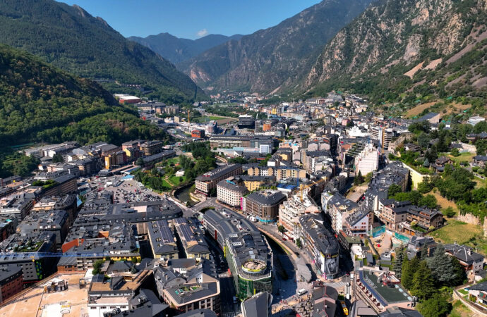 Què fer a Andorra: una escapada de cap de setmana entre llacs d’alta muntanya, miradors i compres