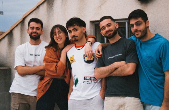 Bullets! planta cara al desencant generacional amb l’energia de ‘Margarides’