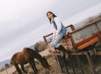 El punt de mira de l’indie català: així sona ‘Tant (+ Outro)’, la joia amb gust de folk americà de Júlia Pascual