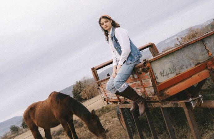 El punt de mira de l’indie català: així sona ‘Tant (+ Outro)’, la joia amb gust de folk americà de Júlia Pascual